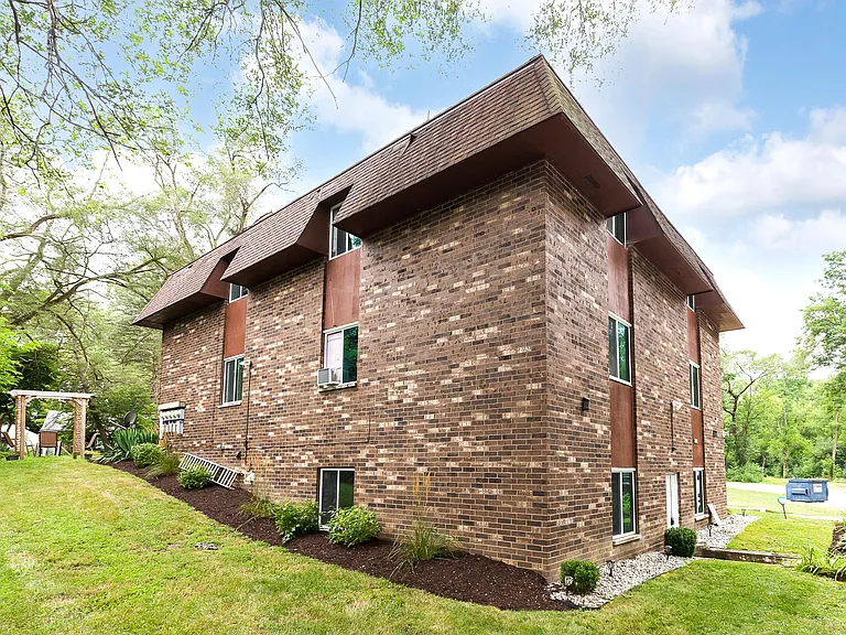 9275 Brookside Dr #H — Photo 2
