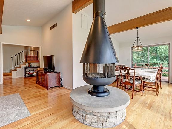 3rd image of 1533 E Elliston Dr