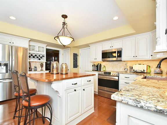 2nd image of 2957 Summerfield Dr