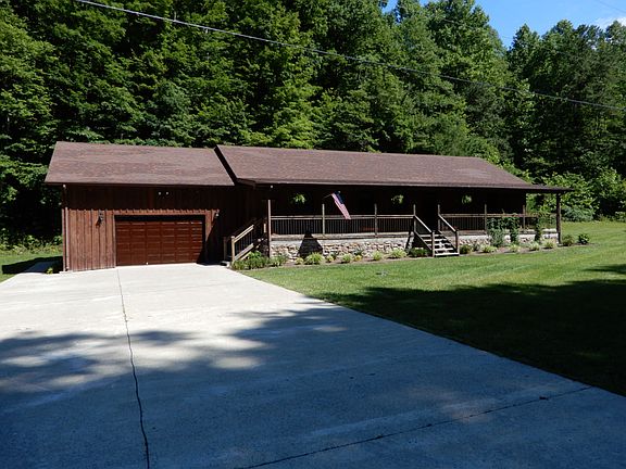 624 sq ft attached garage