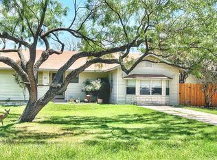 111 Channel Dr, Sunrise Beach, TX 78643
