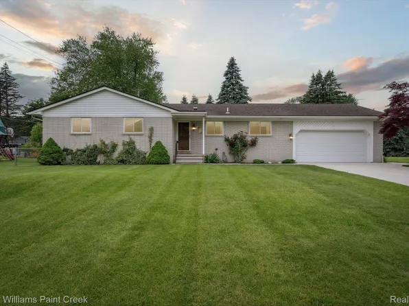 38475 Manchester St, Clinton Township, MI 48036