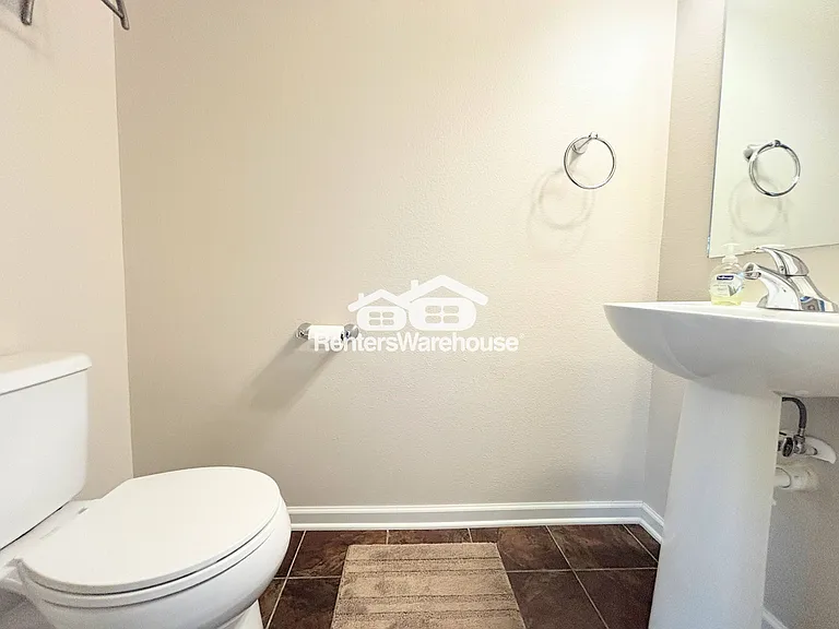 52 SE Booth Ave — Photo 12