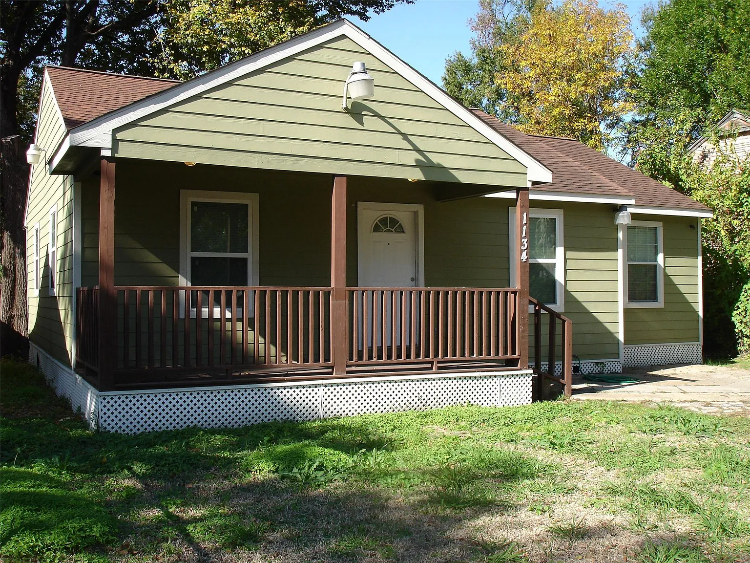 3 bed, 1.0 bath, 1180 sqft, $1,650 — Photo 1