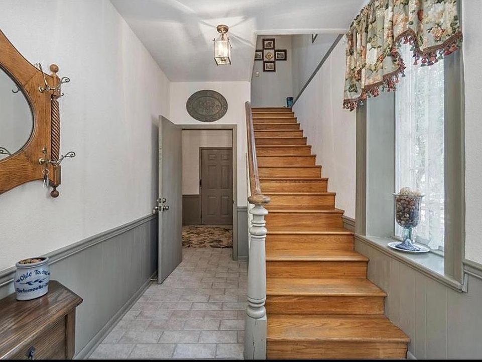 1st image of 218 London St