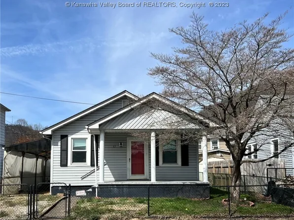 65 C St, Montgomery, WV 25136