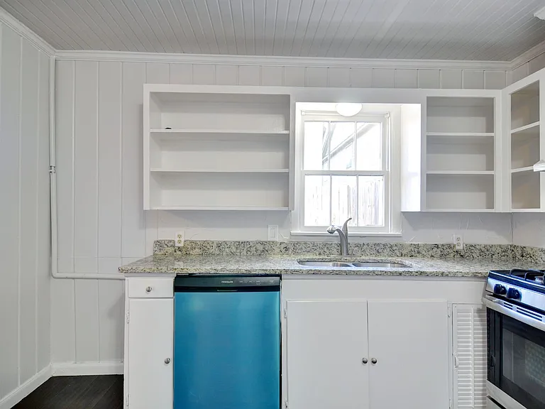 2409 Horne St — Photo 10
