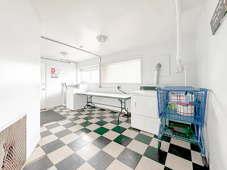 Village Shores Apartments — Photo 14