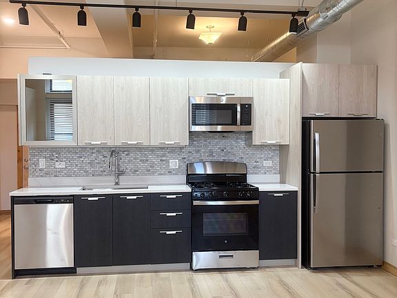 2nd image of 4600 S Ellis Ave #105