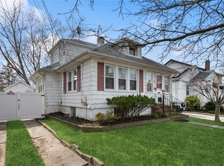 325 Franklin Ave, Hewlett, NY 11557