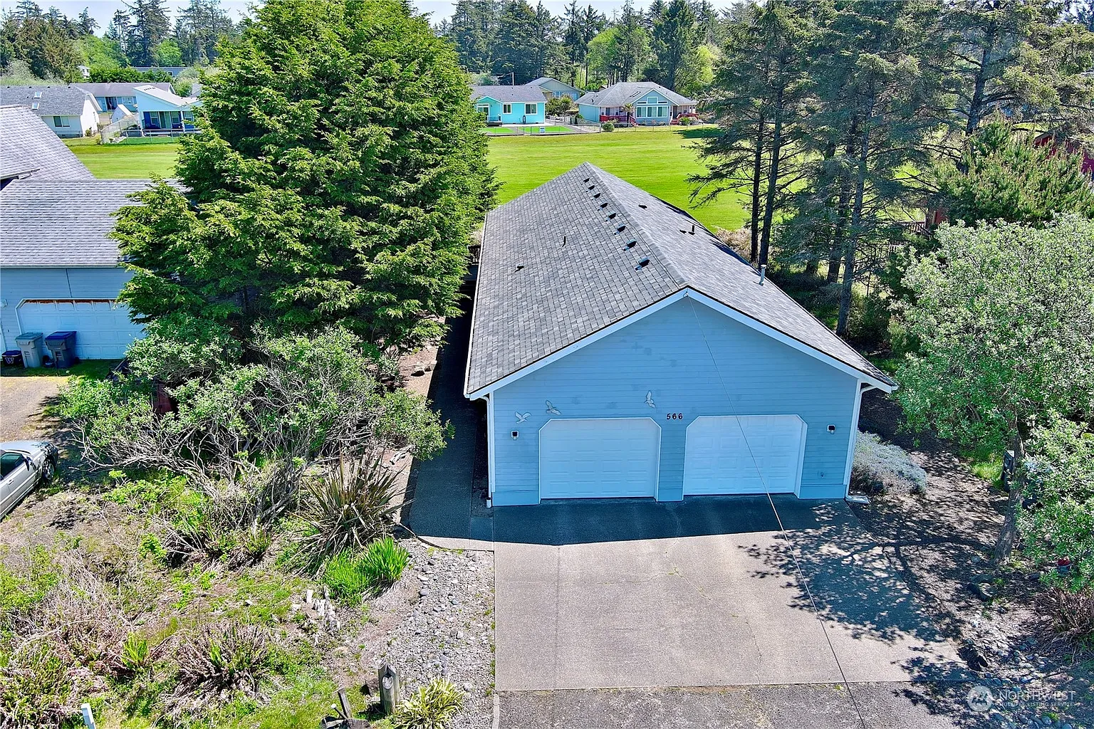 566 Canal Drive NE photo 1