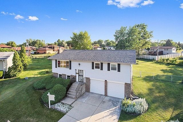 1st image of 18930 Oakwood Ct