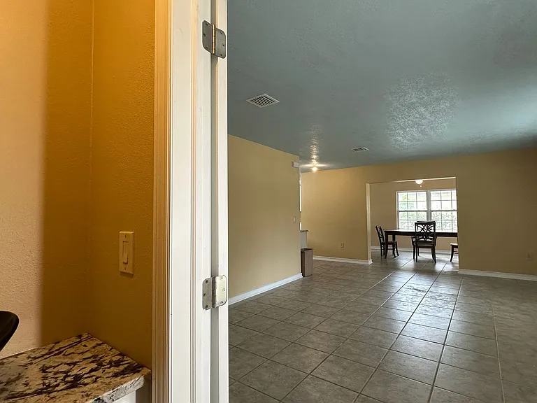 261 Caldwell St — Photo 5