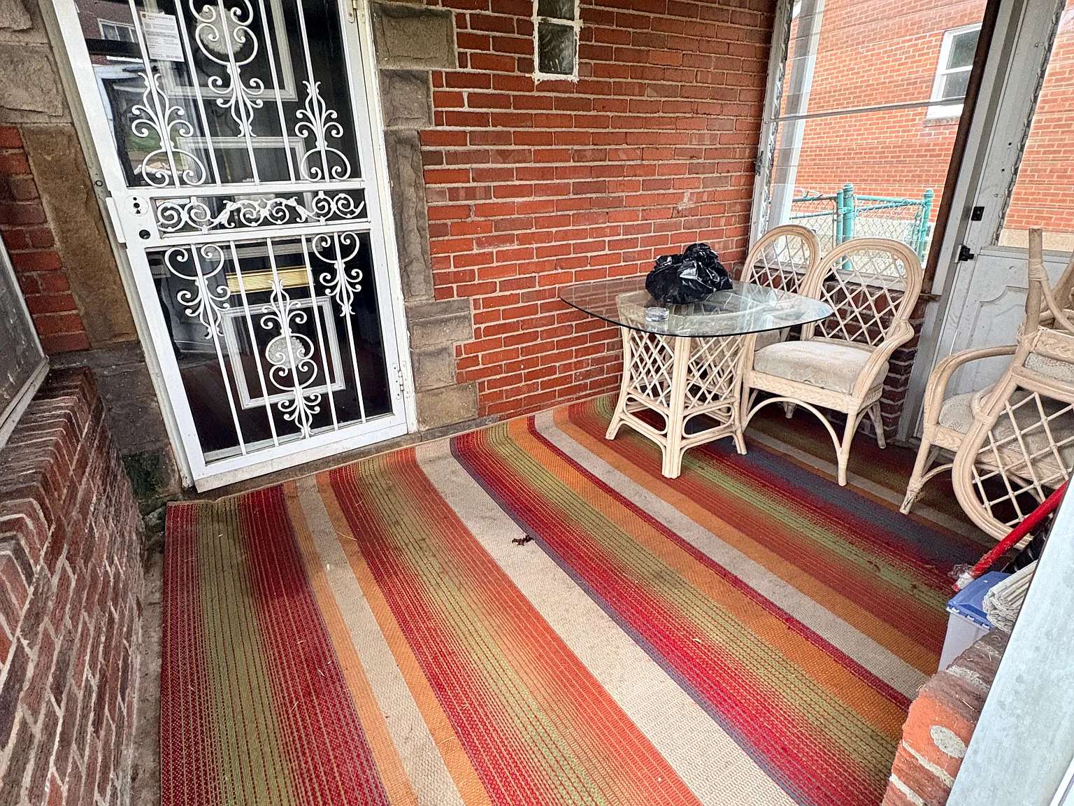 3 bed, 1200 sqft, $1,200 — Photo 2