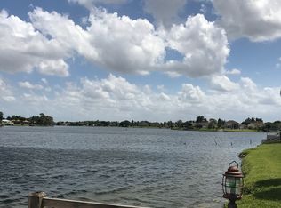 1096 Lake Breeze Dr, Wellington, FL 33414