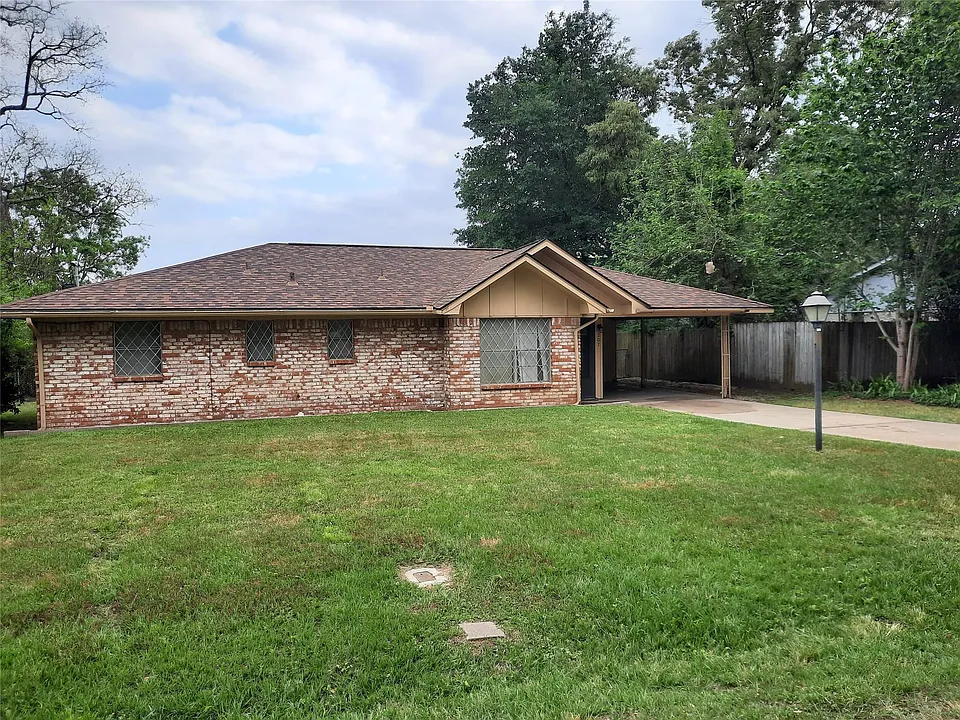 207 Shadow Oaks Dr