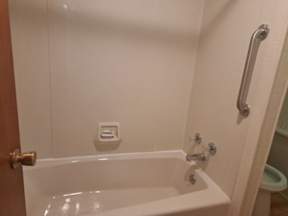 4th image of 48 E Ridge St #8