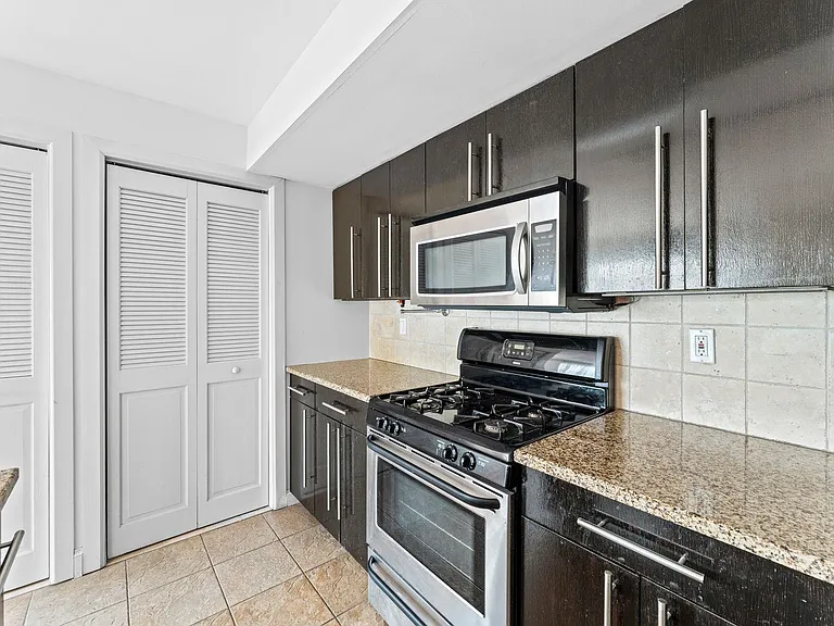 125 70th St #3H — Photo 9
