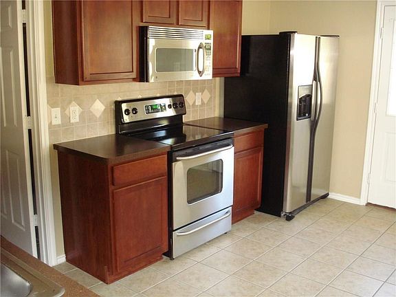 4th image of 1616 Brookstone Dr