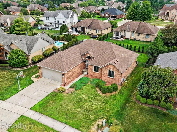 19944 Townsend Dr, Macomb, MI 48044