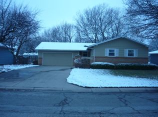 711 Crescent Dr, Hesston, KS 67062