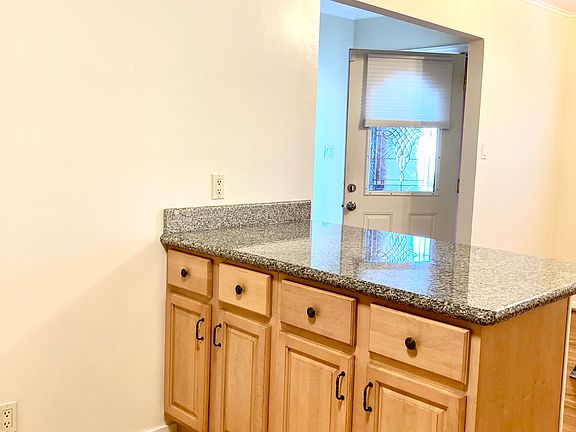 kitchen island w/storage