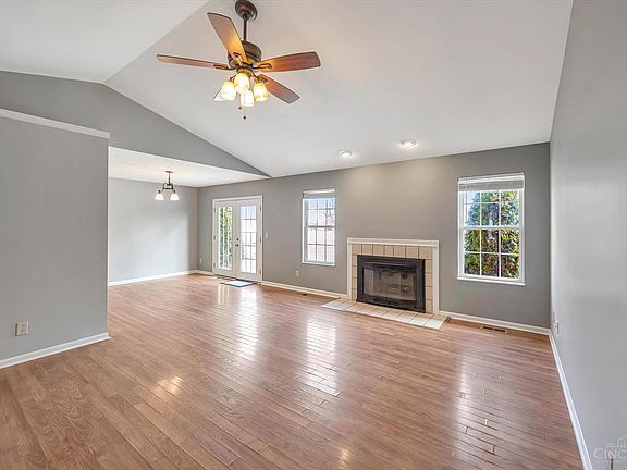 4th image of 1590 Cantebury Ln