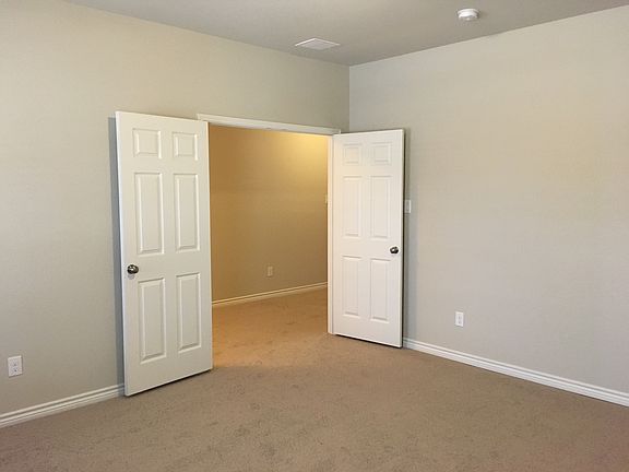 Study room/ optional 4th bedroom