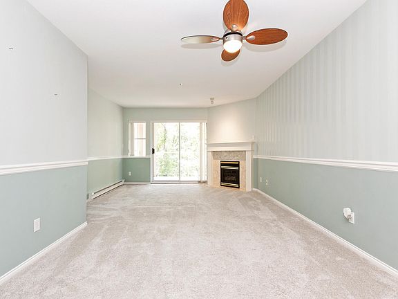 4th image of 22722 Lougheed Hwy #302
