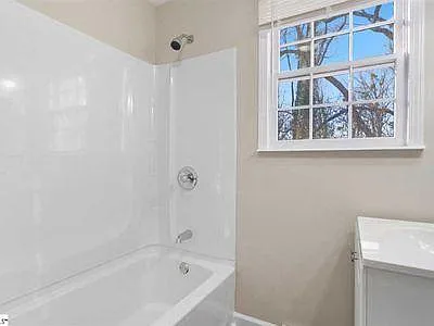 Fully renovated 1st full bath.