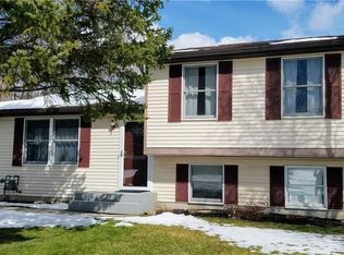 3951 Sandpiper Ln, Liverpool, NY 13090