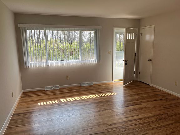 2nd image of 1818 W Loveland Ave