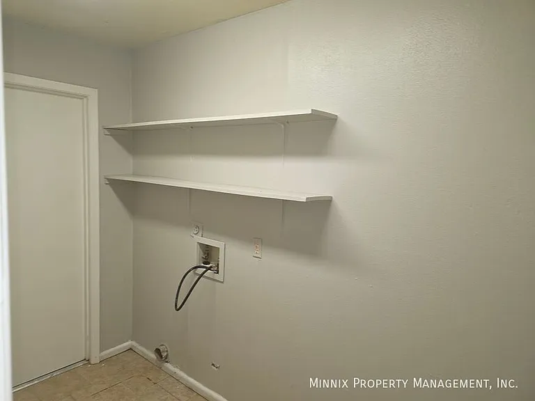 4610 Storey Ave — Photo 7