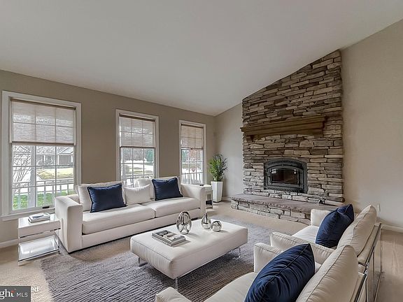 2nd image of 21733 Pinehurst Ct