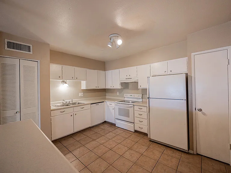 720 S Dobson Rd #10 — Photo 13