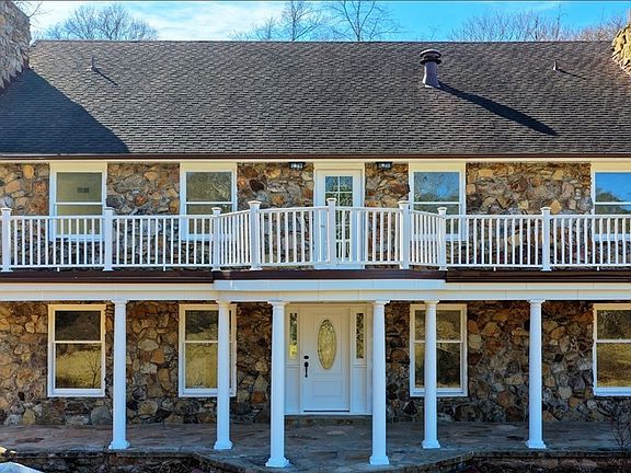 2nd image of 131 Loretto Ln