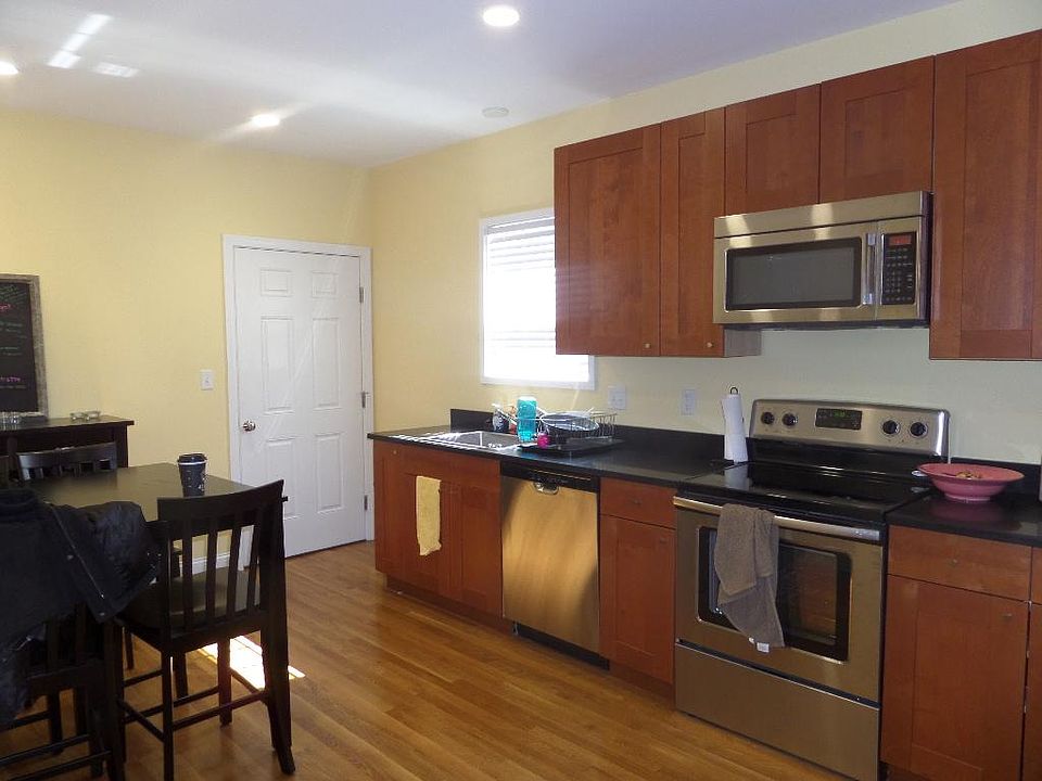1st image of 58 William St #1