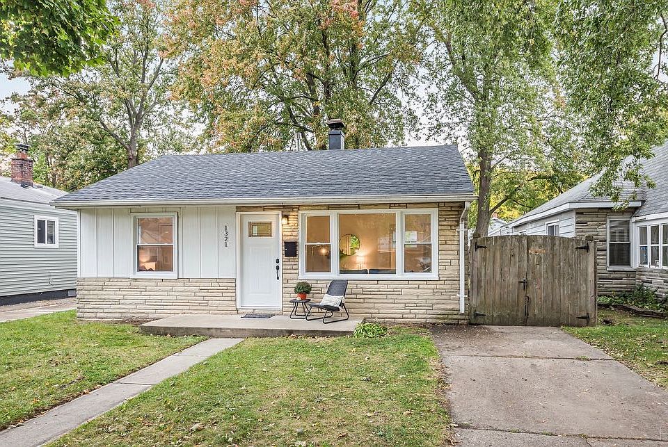 1st image of 1321 E Harry Ave