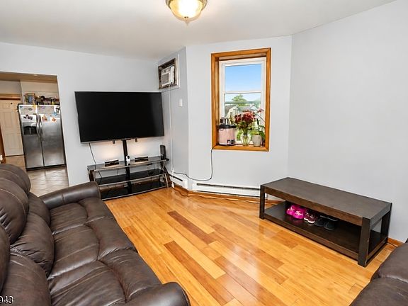 3rd image of 592 N 6TH ST