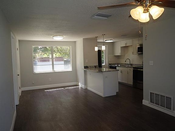 2nd image of 2881 Kingswood Dr