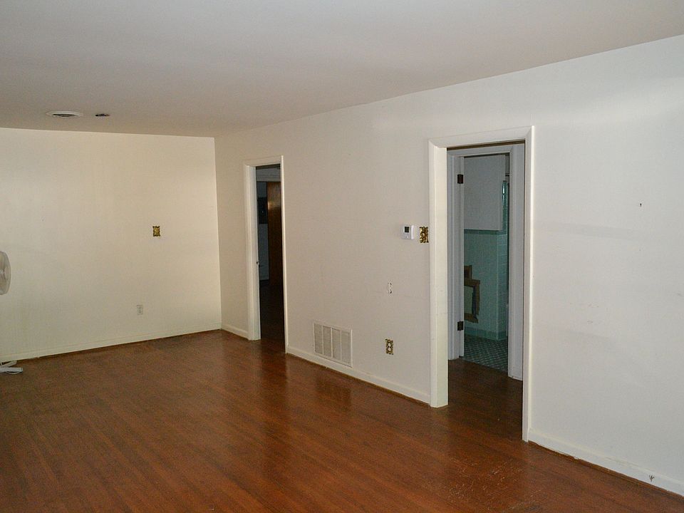 2nd image of 206 N Jackson St