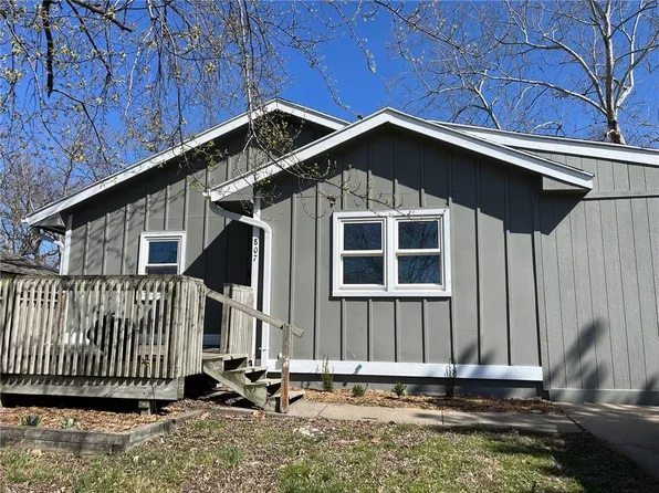 807 S Butler Ter, Harrisonville, MO 64701