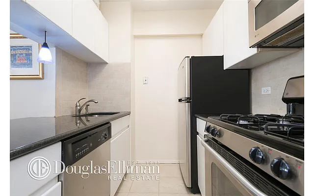 Rented by Douglas Elliman | media 24
