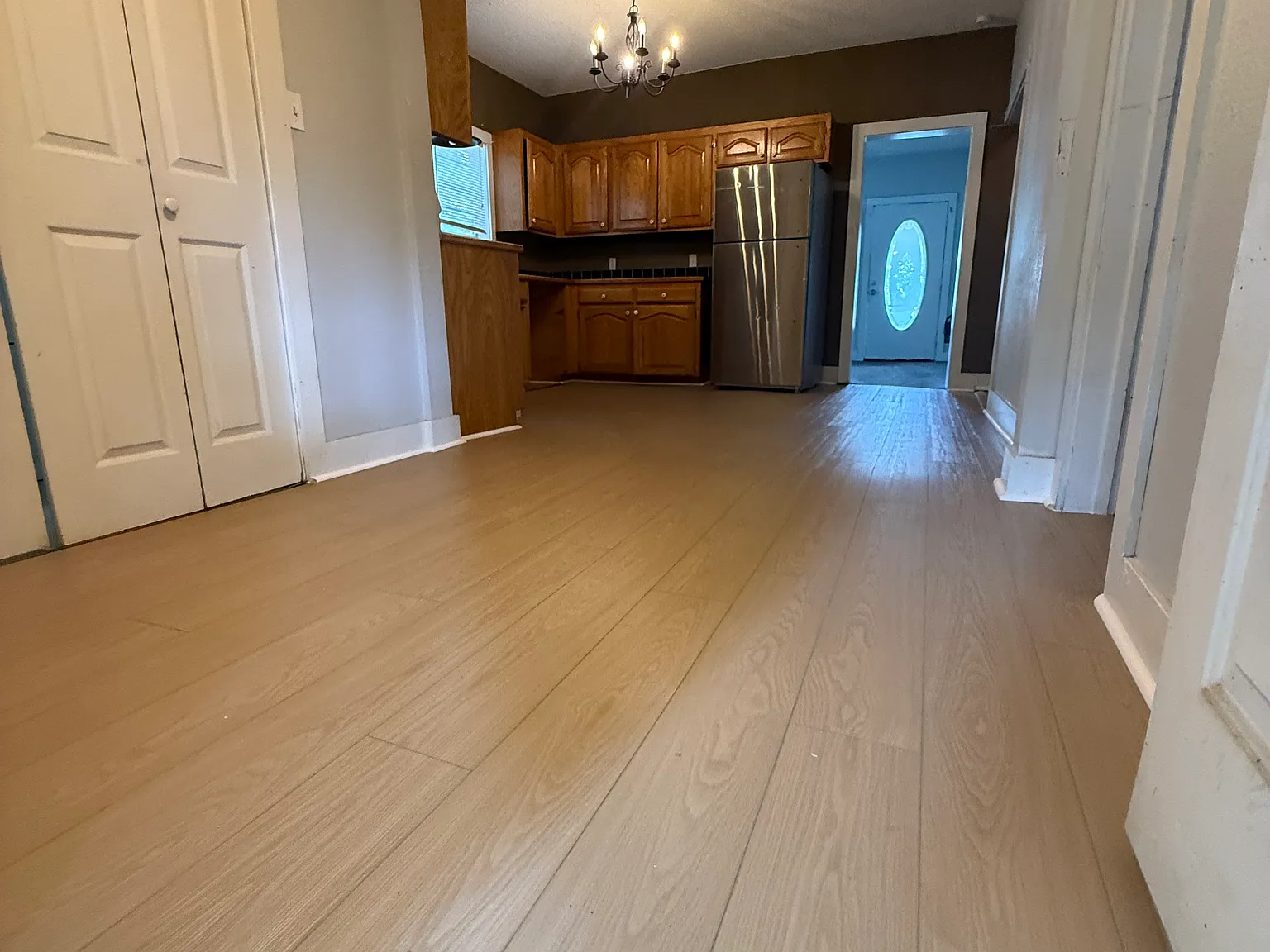 2 bed, 1100 sqft, $875 — Photo 2
