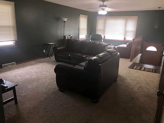 3rd image of 111 Otter St