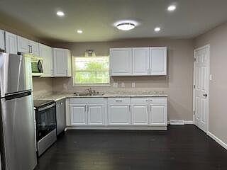 3rd image of 5015 Fullerton Dr
