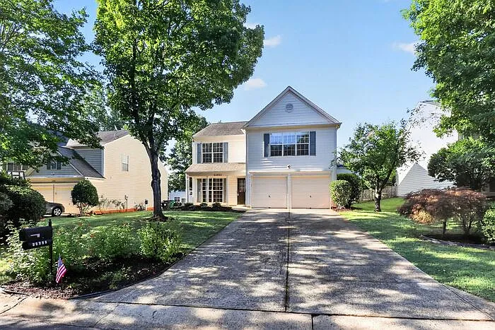 3 bed, 2.5 bath, 1824 sqft, $2,495 — Photo 2