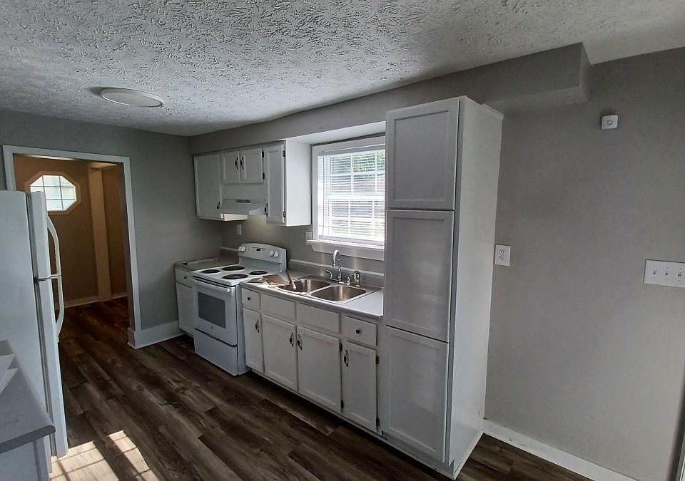 1st image of 233 N Holmes Ave