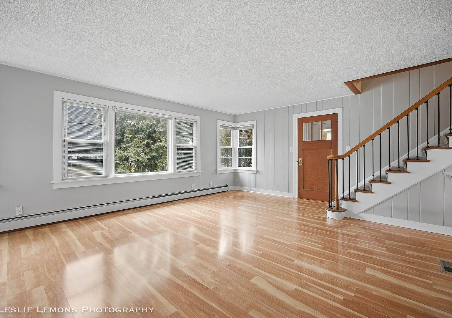 3 bed, 2.0 bath, 1300 sqft, $3,200 — Photo 3