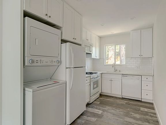 3rd image of 2113 Glenada Ave #5